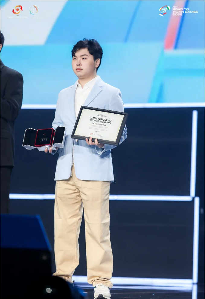 武汉eStarPro王添龙获得亚洲荣誉选手称号1